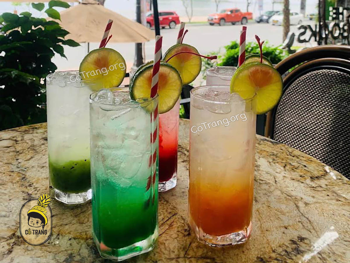 Không gian và đồ uống tại The Books Garden Cafe Đà Nẵng