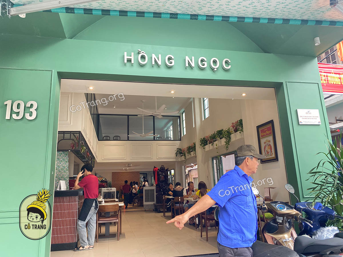 Không gian và món ăn thực tế tại Nhà Hàng Hồng Ngọc Đà Nẵng
