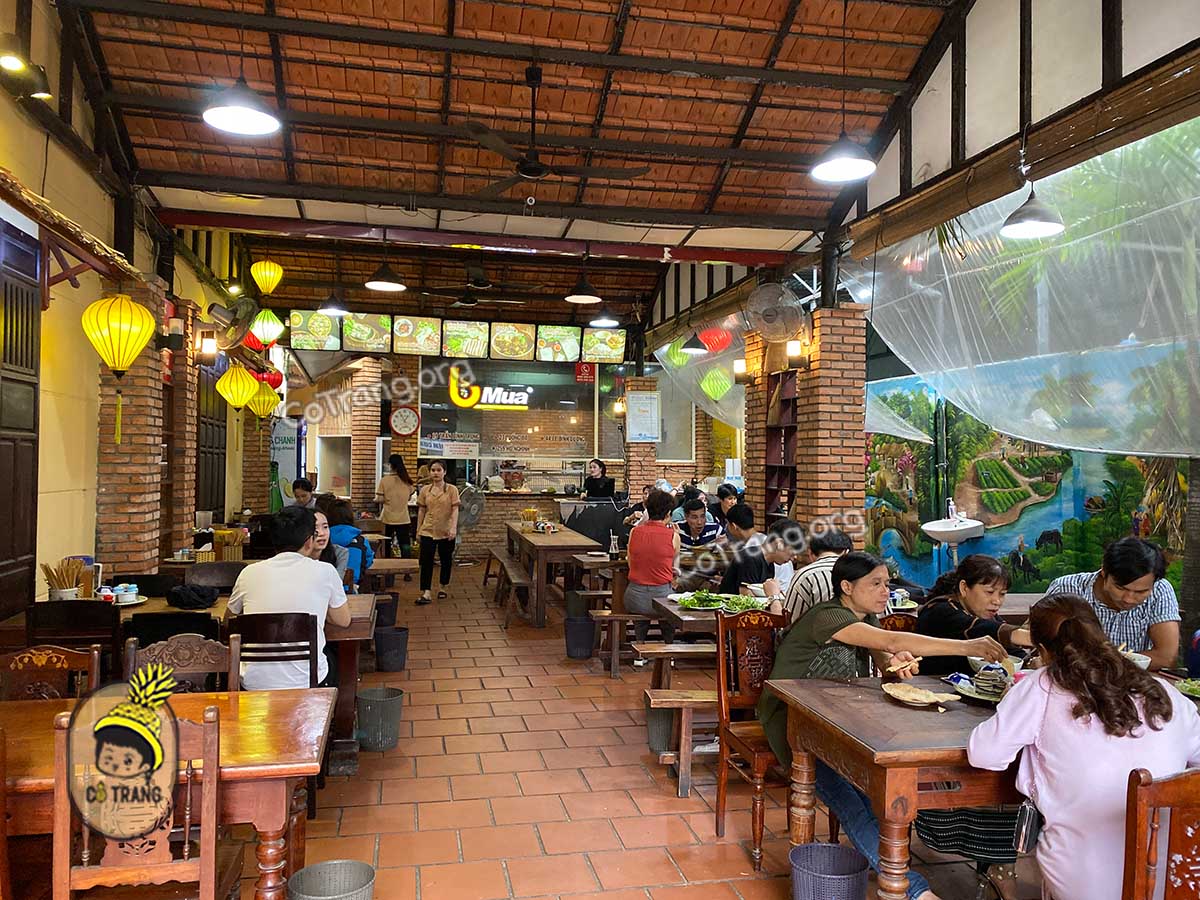 Không gian thực tế tại Mỳ Quảng Bà Mua Đà Nẵng