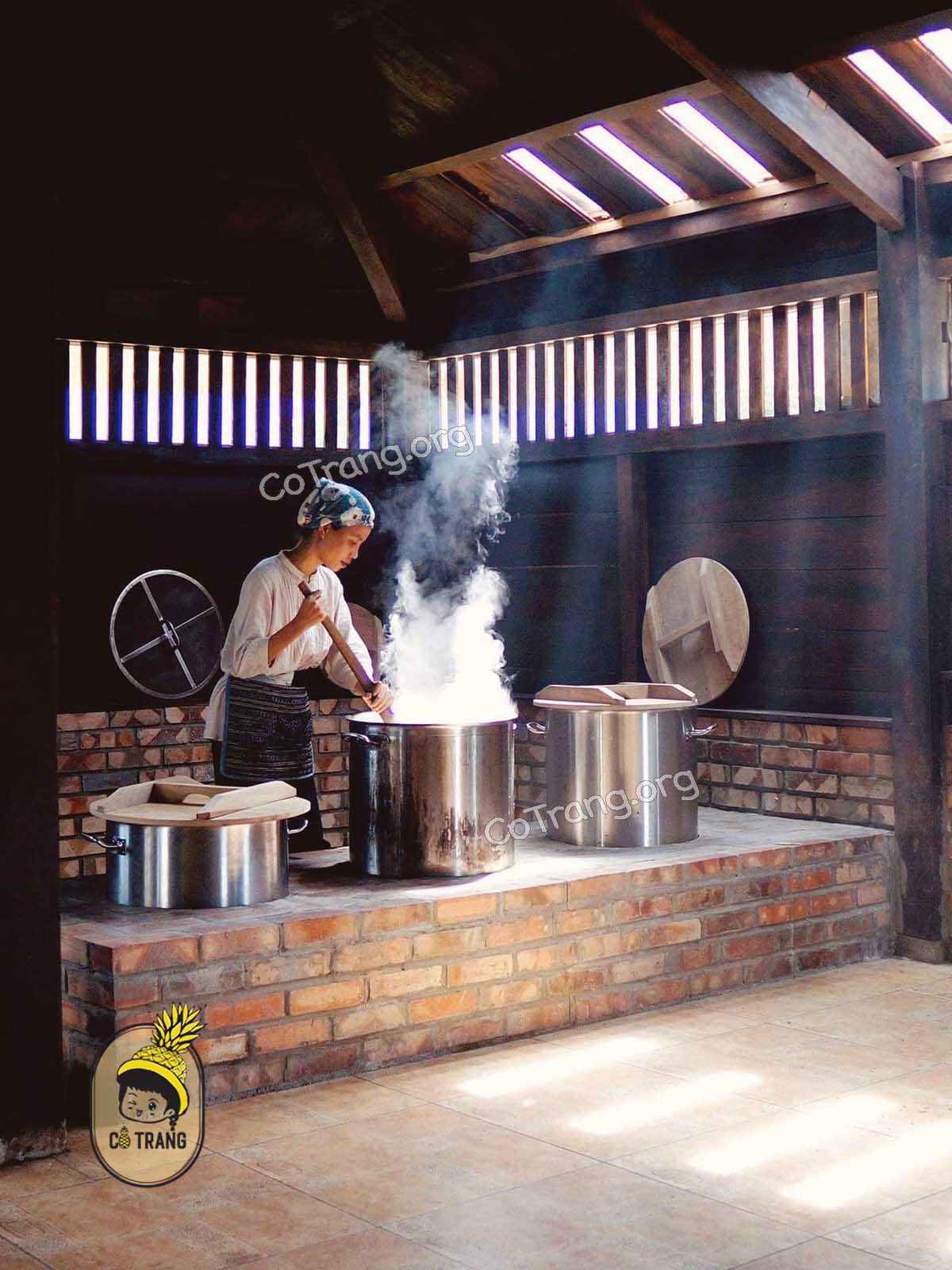 Không gian và món ăn thực tế tại Quán 