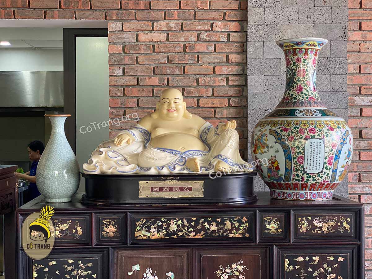 Không gian và món ăn thực tế tại Quán 