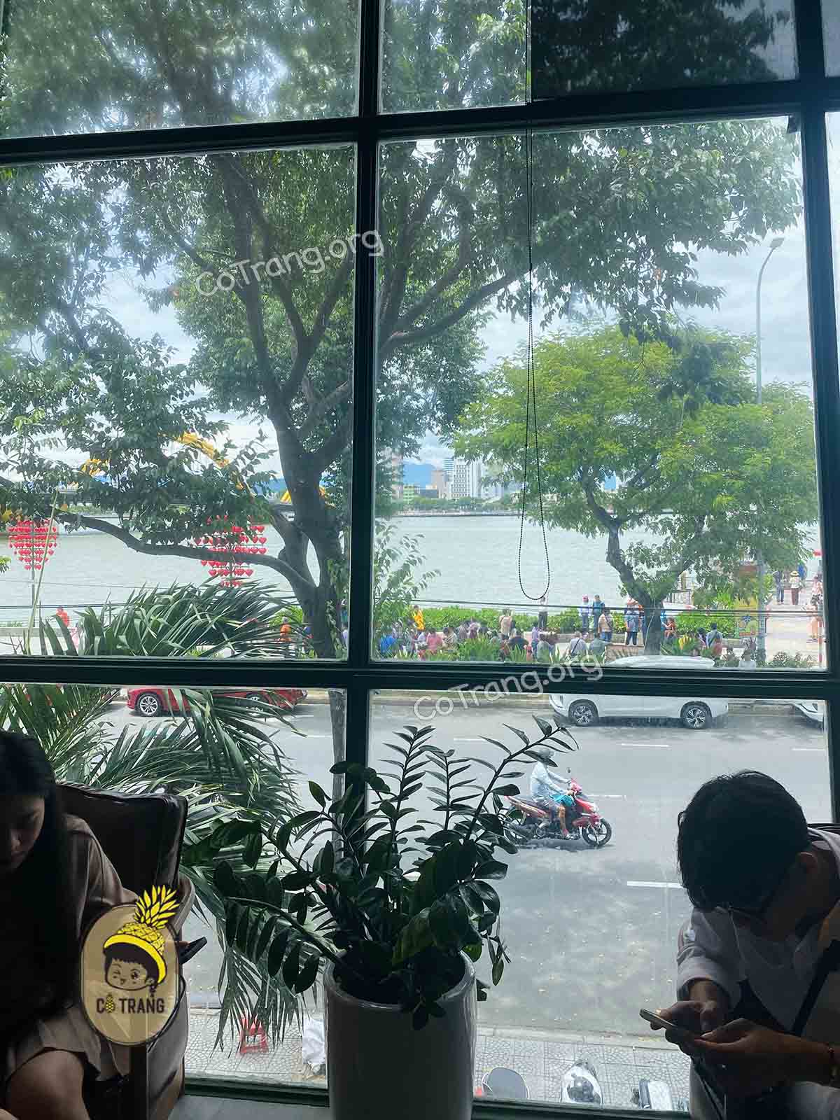 Không gian thực tế tại Trà Sữa Phúc Long