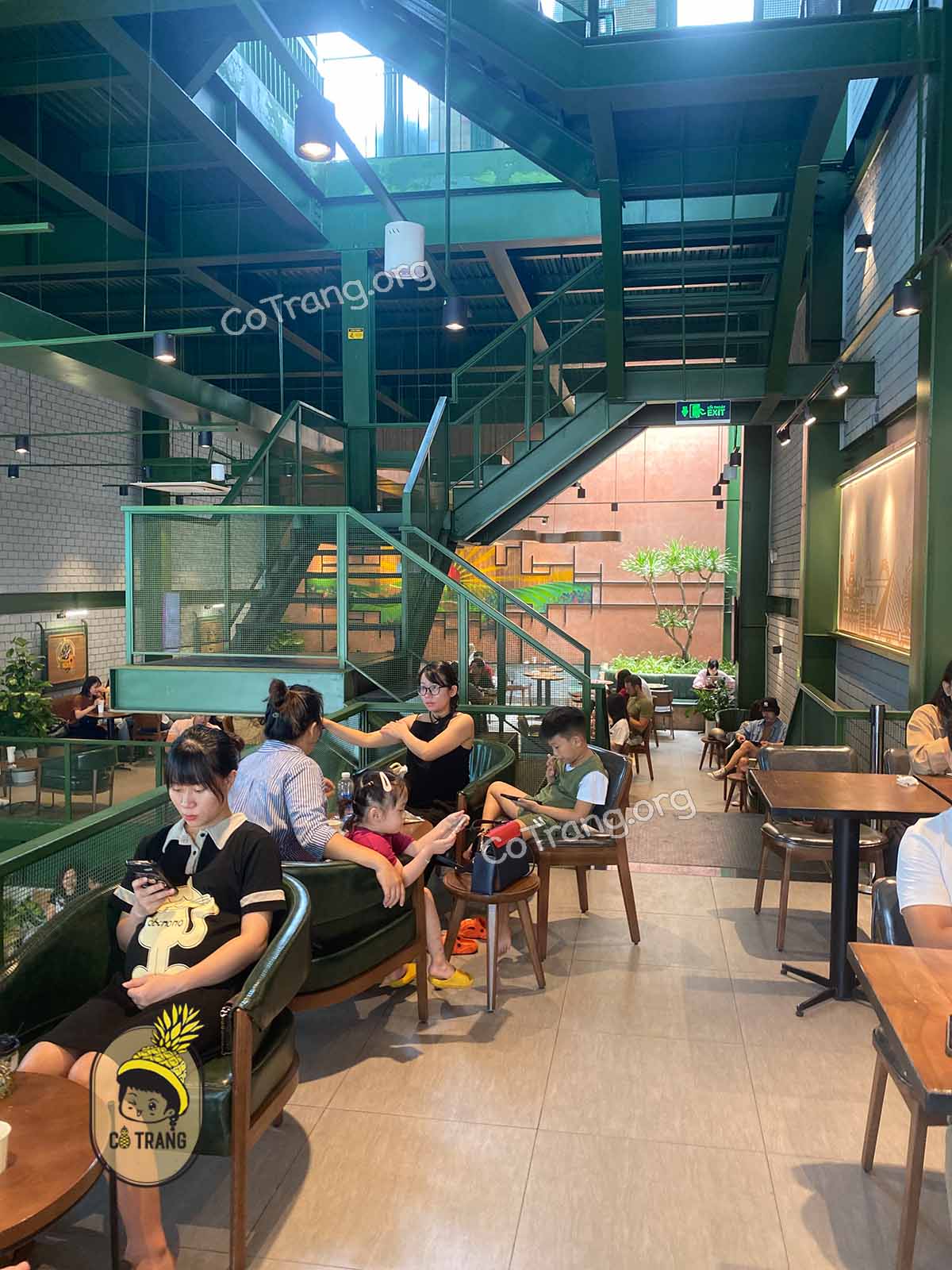 Không gian thực tế tại Trà Sữa Phúc Long