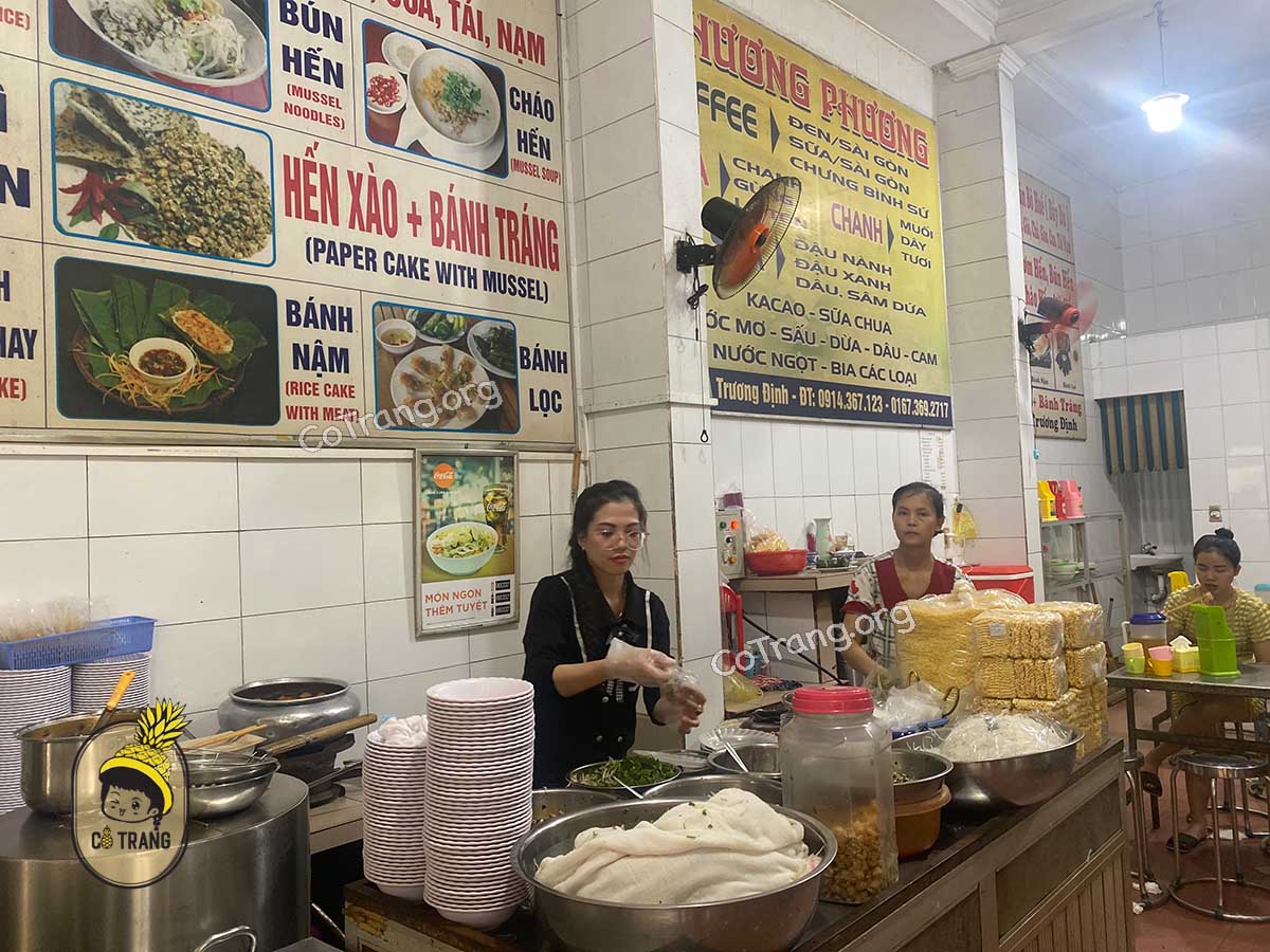 Không gian thực tế tại Quán Bà Hoà
