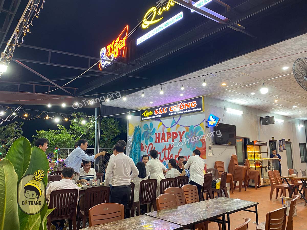 Không gian và món ăn thực tế tại Nhà Hàng Đặc Sản Gà Sáu Cường