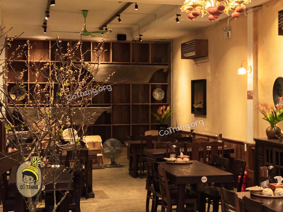 Không gian tại Cơm niêu Chạn Huế