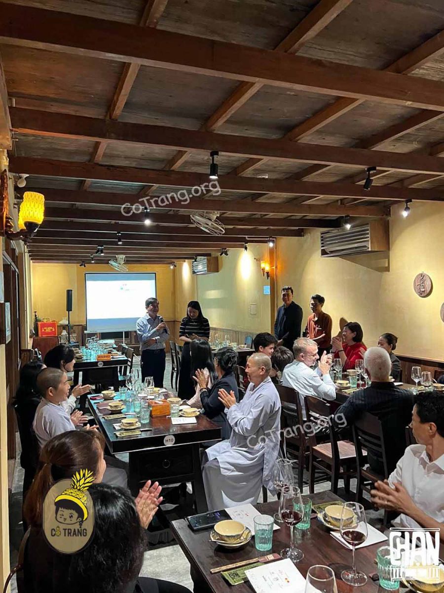 Không gian tại Cơm niêu Chạn Huế