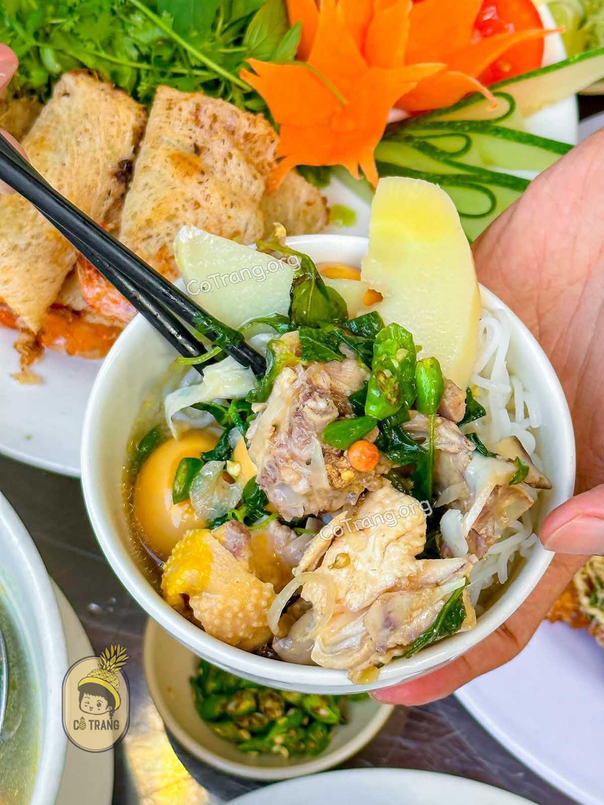 Menu món ăn tại Lẩu Gà Lá É Phú Yên 