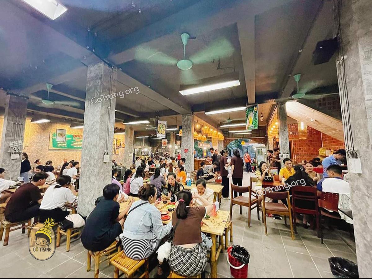 Bánh Ép Gia Di - Quán Bánh Ép nổi tiếng nhất nhì tại Huế, khách cực đông, menu, review