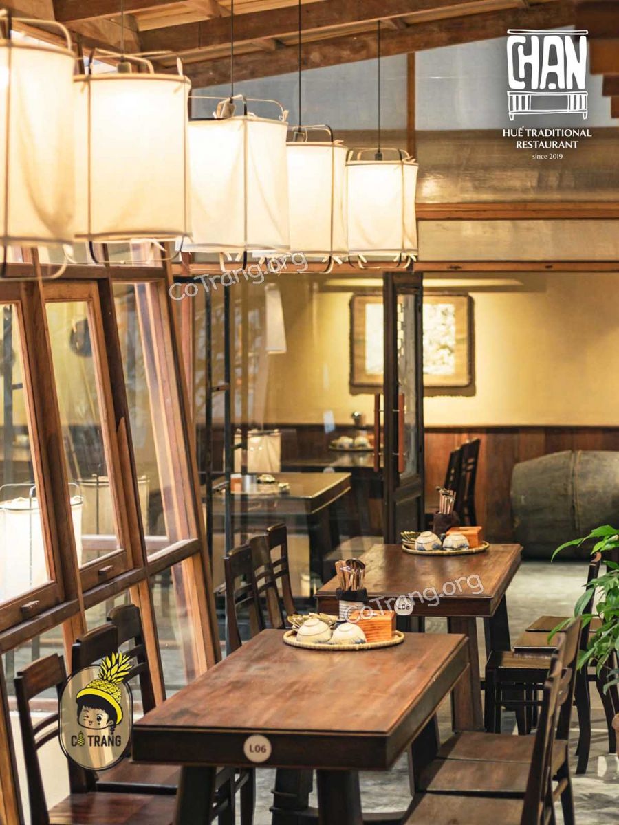 Không gian tại Cơm niêu Chạn Huế