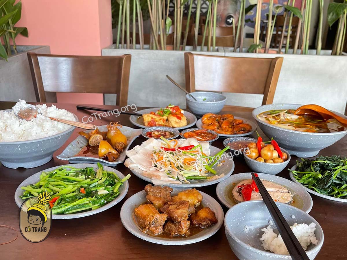 Bếp Huế Đà Nẵng - 185 Nguyễn Văn Thoại, Menu, Review