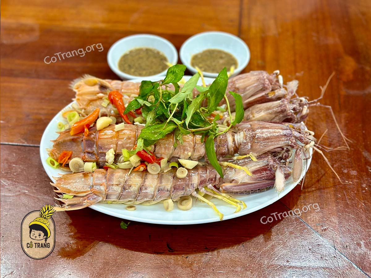 Không gian và món ăn tại Hải Sản Bé Mặn Đà Nẵng 