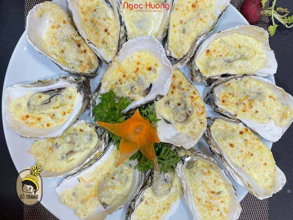 Không gian và món ăn tại Nhà Hàng Hải Sản Ngọc Hương, Đà Nẵng