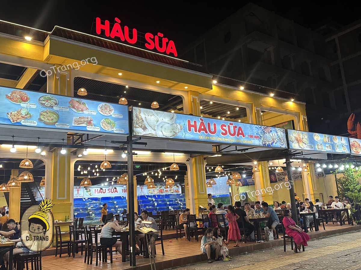 Không gian và món ăn tại Nhà Hàng Hải Sản Hàu Sữa Quán Đà Nẵng
