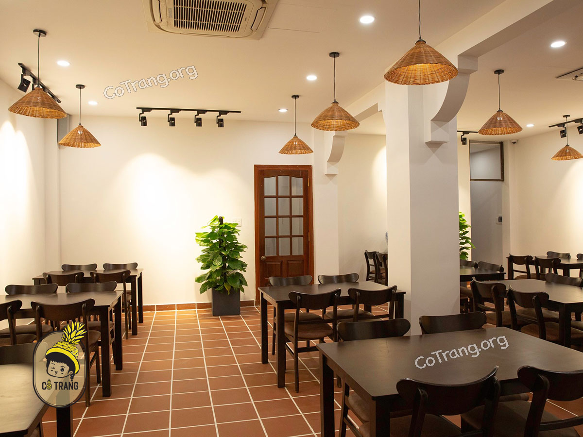 Không gian và món ăn tại Cơm Nhà Kiều Thị Đà Nẵng