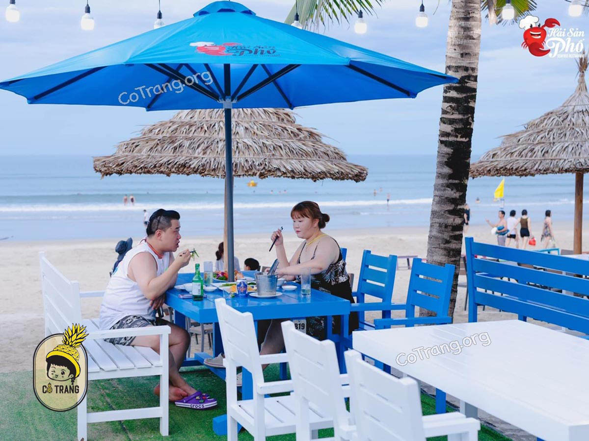 Không gian và món ăn tại Nhà Hàng Hải Sản Phố Đà Nẵng