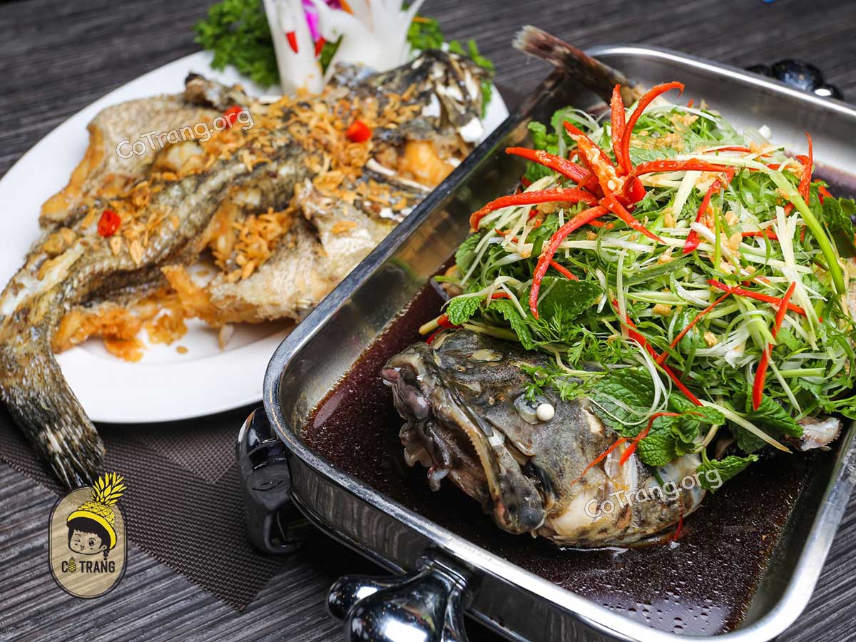 Không gian và món ăn tại Nhà Hàng Hải Sản Phố Đà Nẵng
