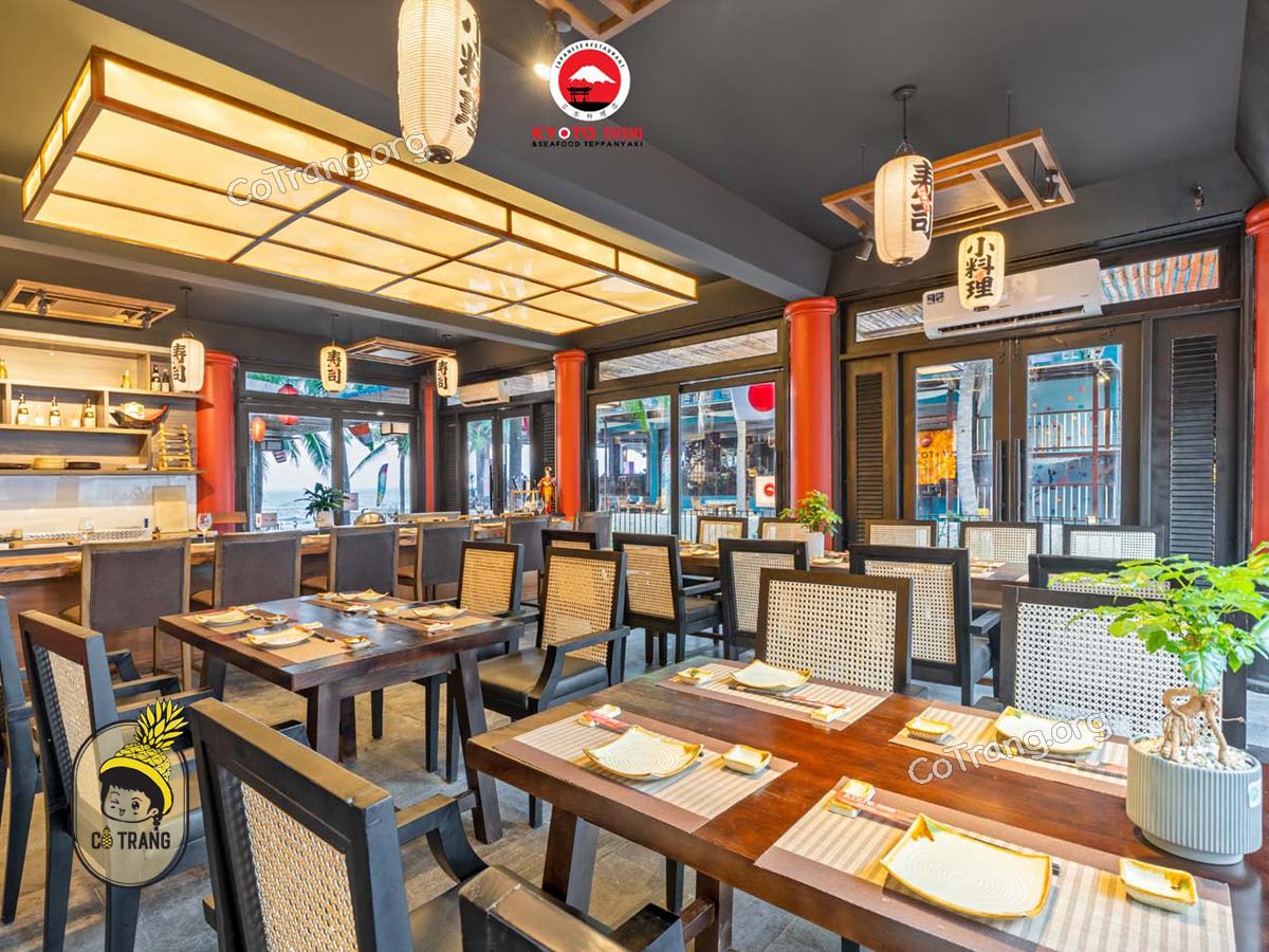 Không gian và món ăn tại Kyoto Sushi Đà Nẵng