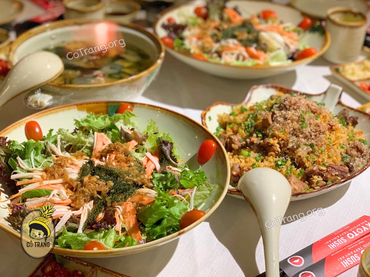 Không gian và món ăn tại Kyoto Sushi Đà Nẵng