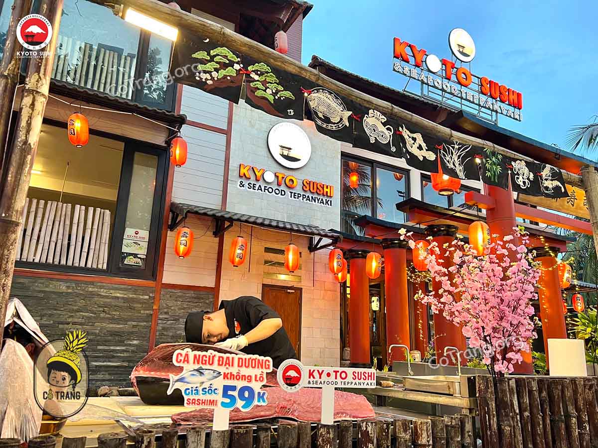 Không gian và món ăn tại Kyoto Sushi Đà Nẵng