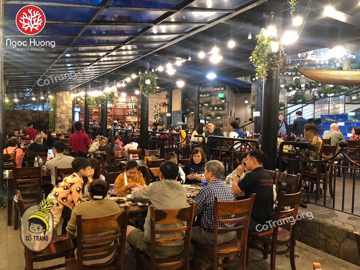 Không gian và món ăn tại Nhà Hàng Hải Sản Ngọc Hương, Đà Nẵng