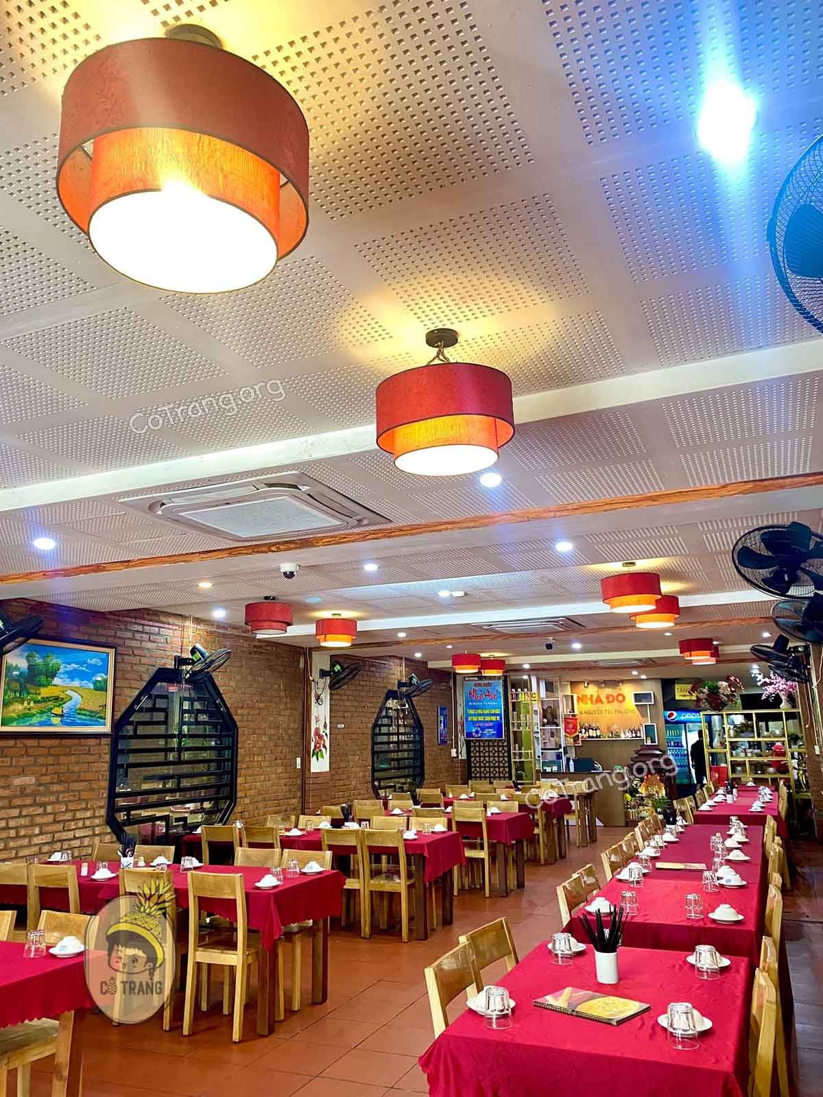 Không gian thực tế tại Cơm Niêu Nhà Đỏ Đà Nẵng