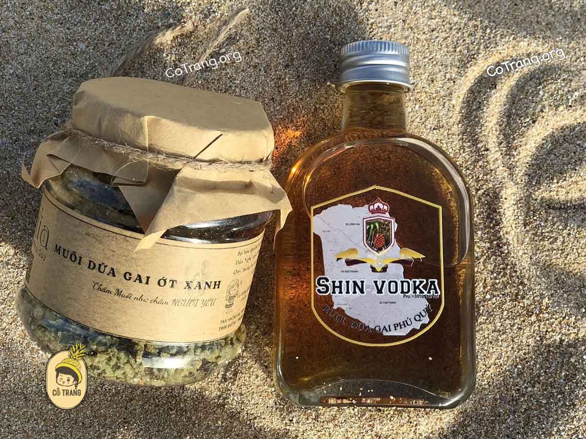 Dứa - Đặc Sản Phú Quý: Cửa hàng bán đặc sản làm quà ngon