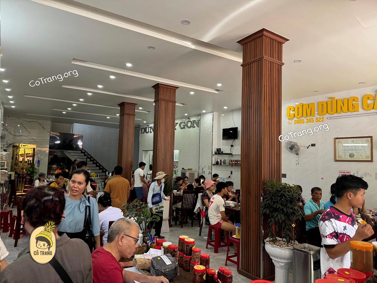 Không Gian Thực Tê Tại Tiệm Cơm Dũng Cây Gòn, Quảng Ngãi
