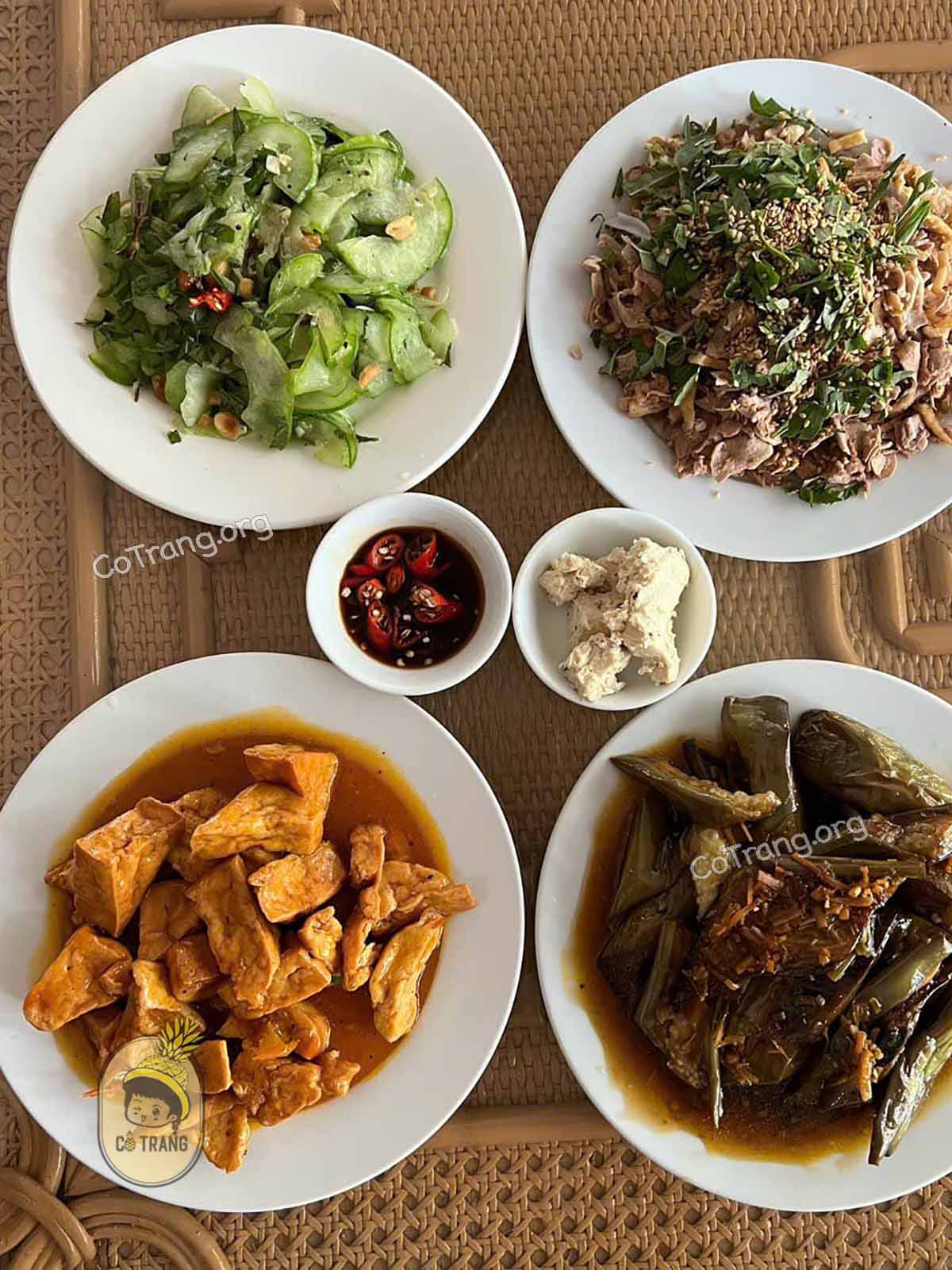 Các món ăn tại nhà hàng Bồ Đề Huế.