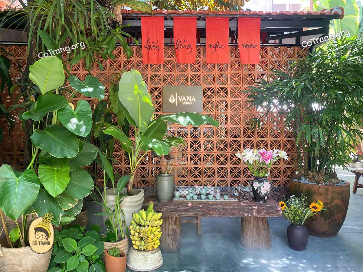 Không Gian Thực Tế Tại Nhà hàng chay VaNa Vegan, Đà Nẵng