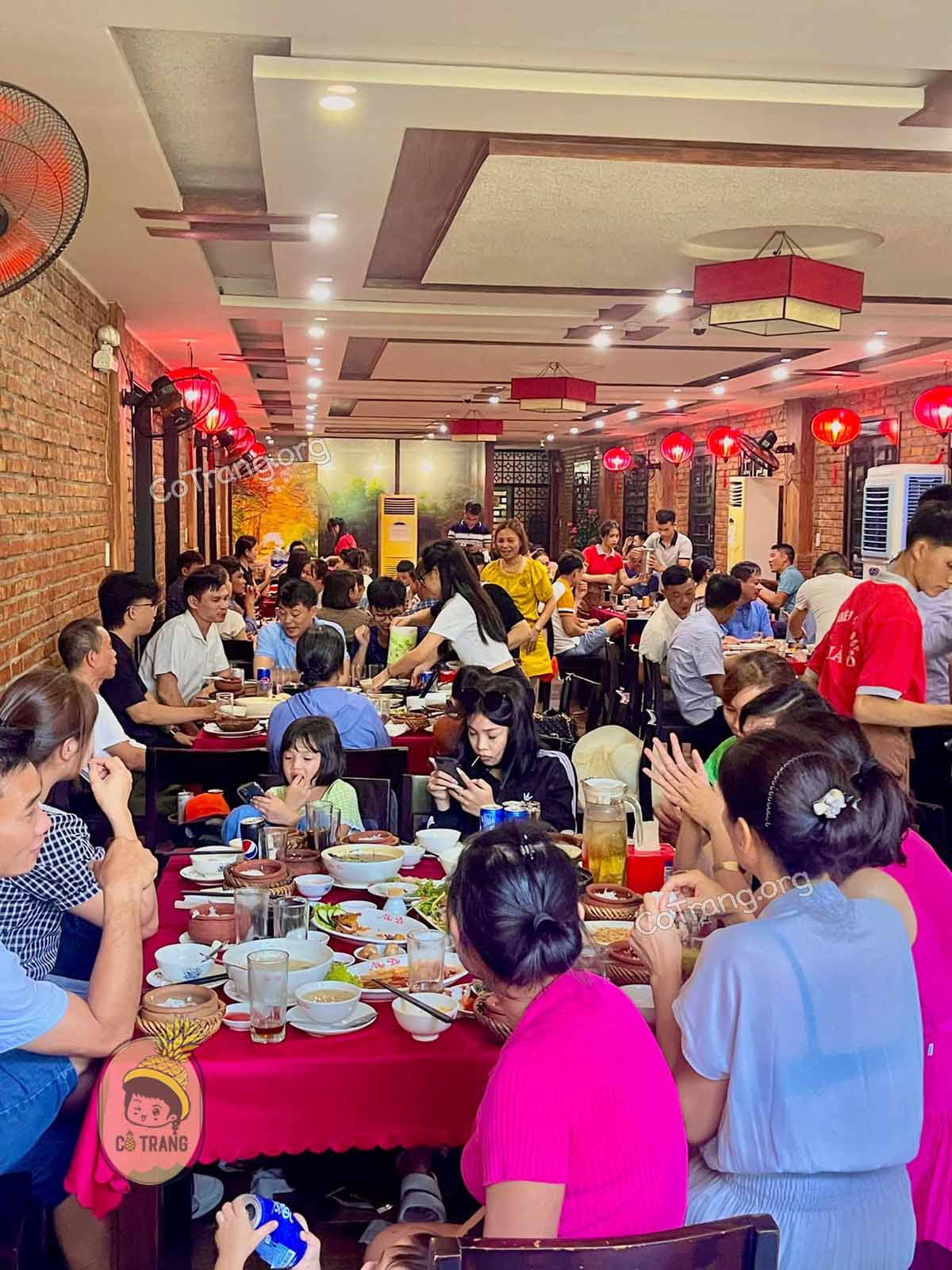 Không gian thực tế tại Cơm Niêu Nhà Đỏ Đà Nẵng