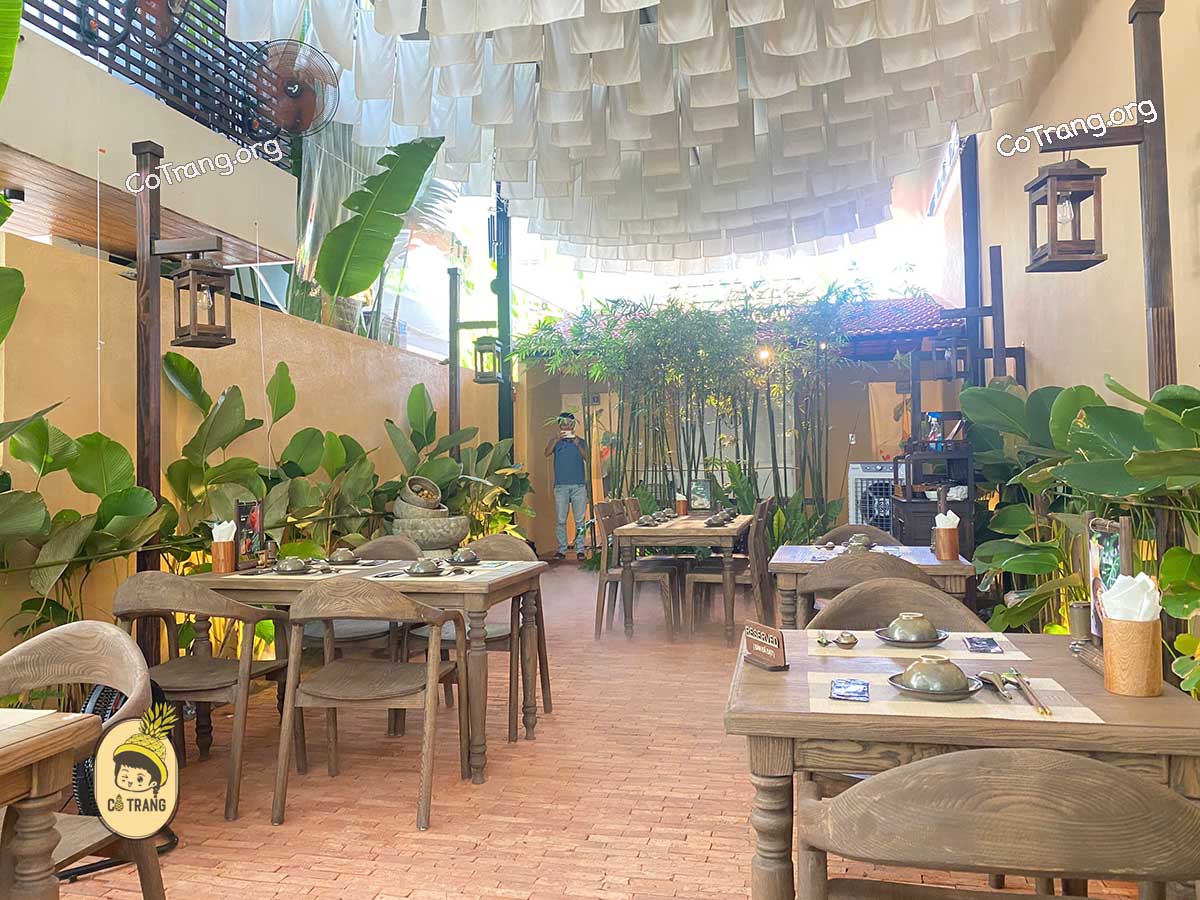 Không Gian Thực Tế Tại Nhà hàng chay VaNa Vegan, Đà Nẵng