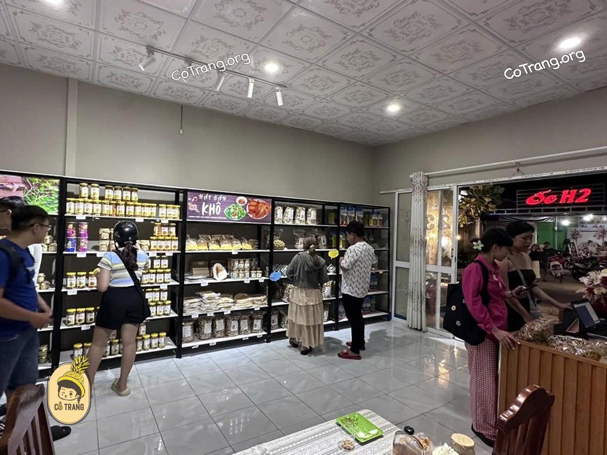 Không Gian Thực Tế Tại Dứa - Đặc Sản Phú Quý