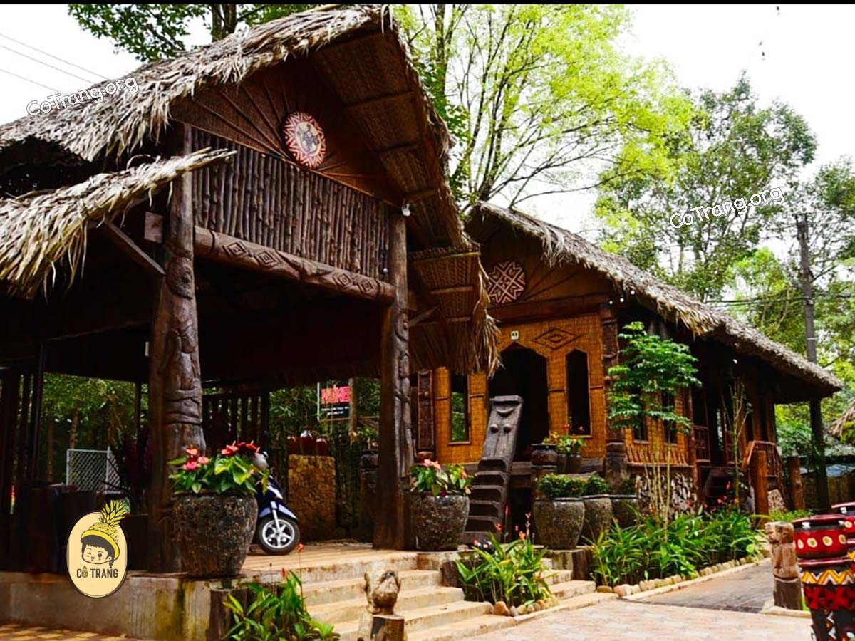 Không Gian Thực Tế Tại Nhà Hàng Tơ Nưng Biển Hồ, Gia Lai