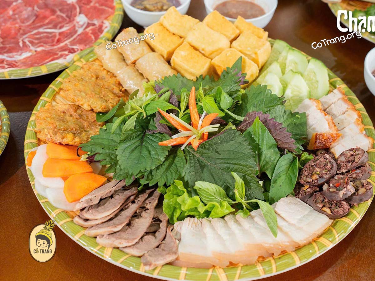 Chạm Vị Quán Đồng Hới: Bánh ướt heo quay, Bún đậu mắm tôm ngon, menu, review