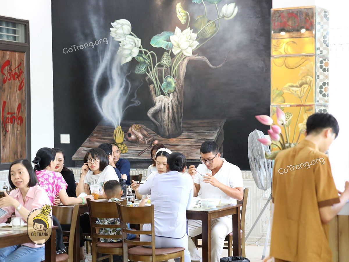 Khôn gian tại Nhà Hàng Chay Hương Mai Huế