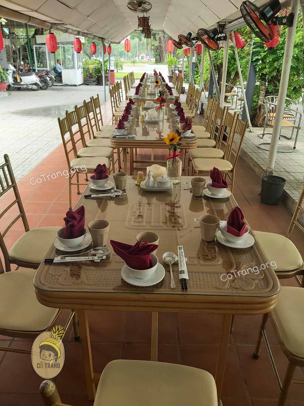 Menu và không gian tại nhà hàng Bồ Đề Huế.