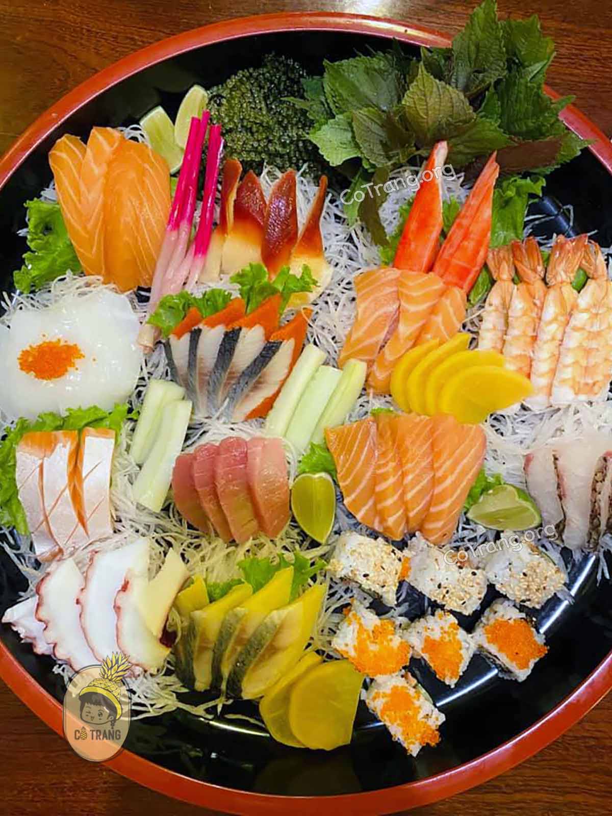 Không gian và món ăn tại Take Japanese Restaurant Huế