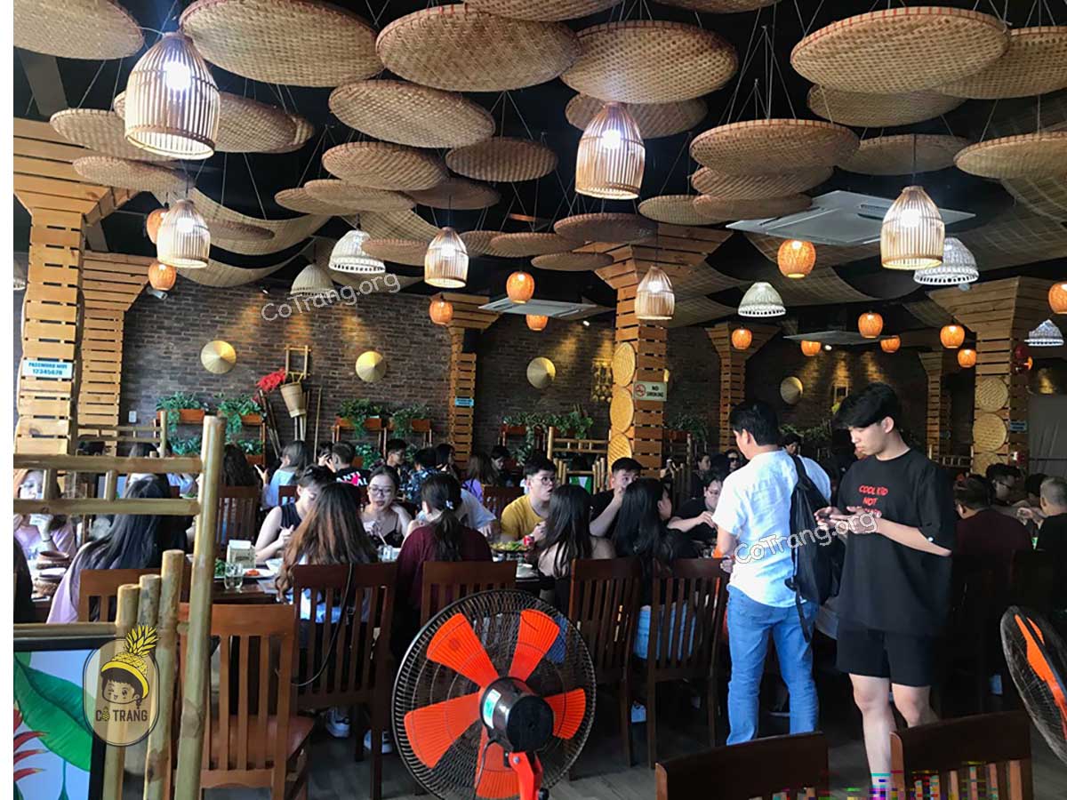 Không gian thực tế tại Cơm Niêu Nồi Đất Đà Nẵng.
