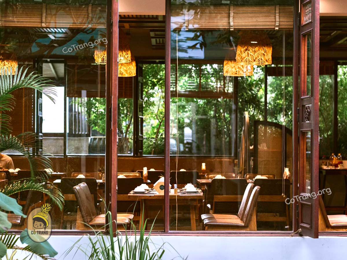 Không gian và các món ăn thực tế tại An Nhiên Garden Vegetarian Huế