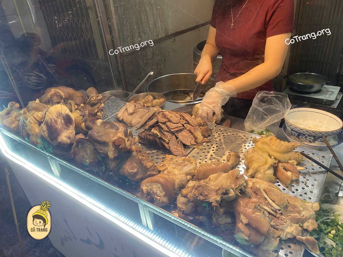 Menu Và Các Món Ăn Tại Bún Bò Huế Bé Mai, Đà Nẵng