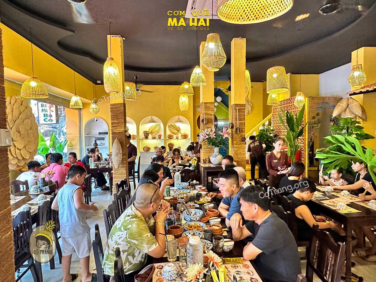 Không gian thực tế tại Cơm Quê Má Hai Đà Nẵng