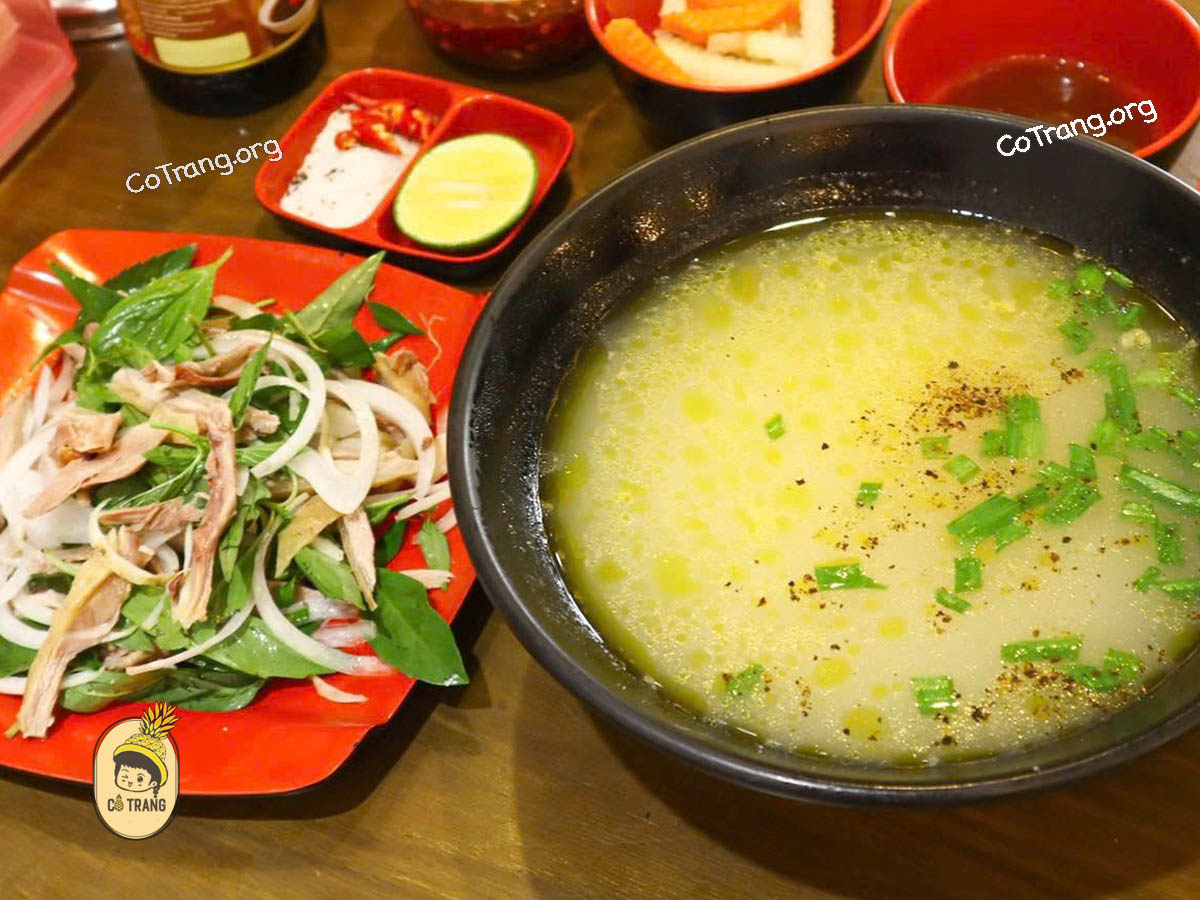 Cơm Gà Cô Nguyệt - 183 Trần Hưng Đạo, Quảng Ngãi