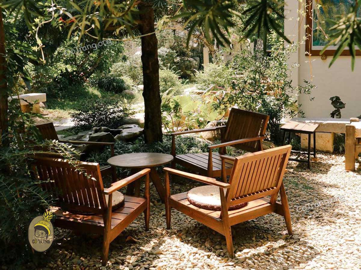 Không gian và các món ăn thực tế tại An Nhiên Garden Vegetarian Huế