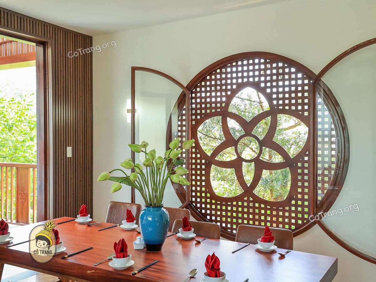 Không gian và các món ăn thực tế tại An Nhiên Garden Vegetarian Huế
