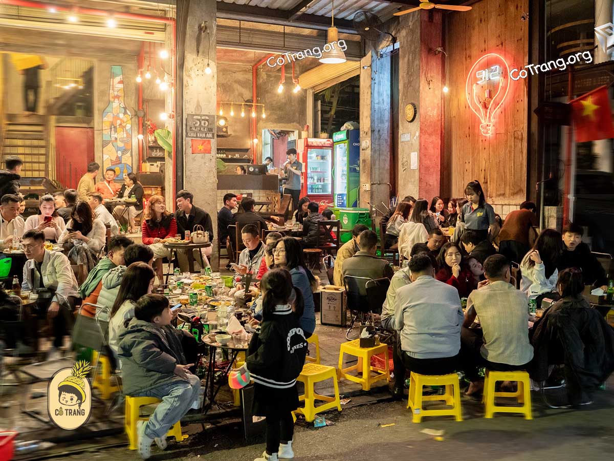 Không Gian Thực Tế Tại 912 Factory Bar, Huế