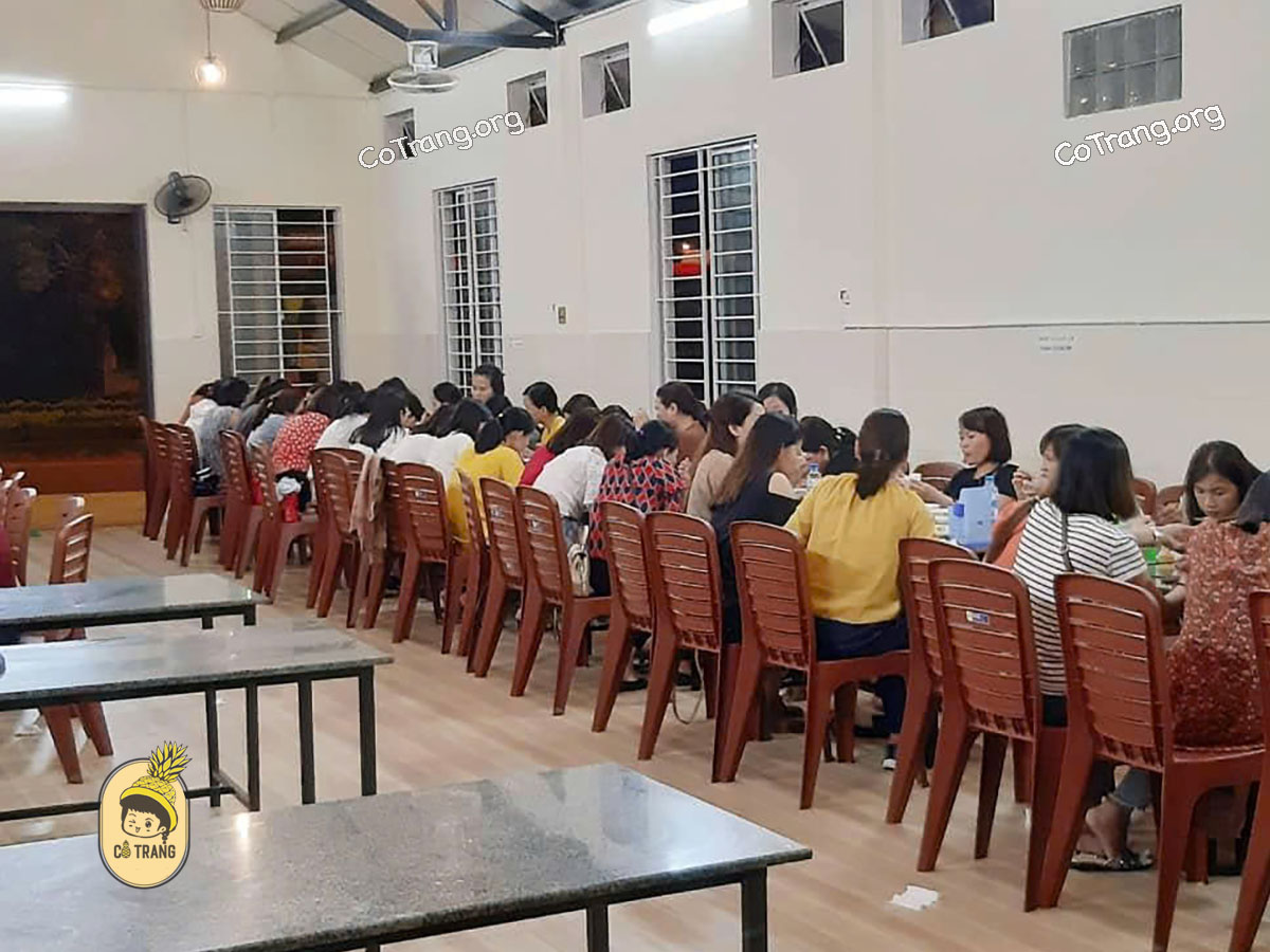 Không Gian Thực Tế Tại Nhà Hàng Gà Lưu An, Đồng Hới