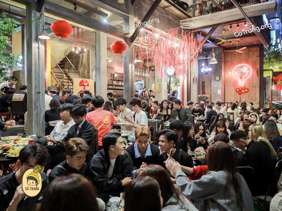 Không Gian Thực Tế Tại 912 Factory Bar, Huế