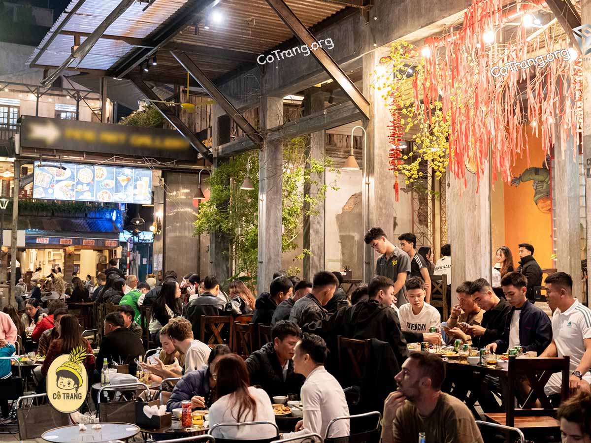 Không Gian Thực Tế Tại 912 Factory Bar, Huế
