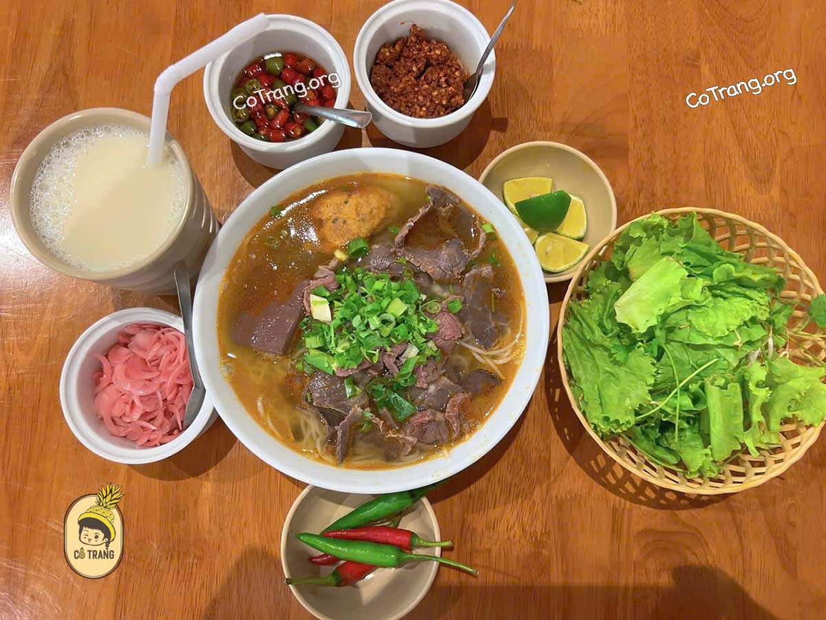 Bún CHẠM - Quán bún bò ngon và đông khách tại Đồng Hới, menu, review